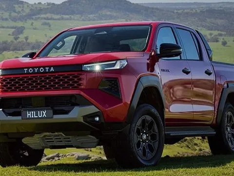 Toyota Hilux 2026 công bố giá từ 632-903 triệu đồng - có đủ sức lật đổ 'ngôi vương' của Ford Ranger