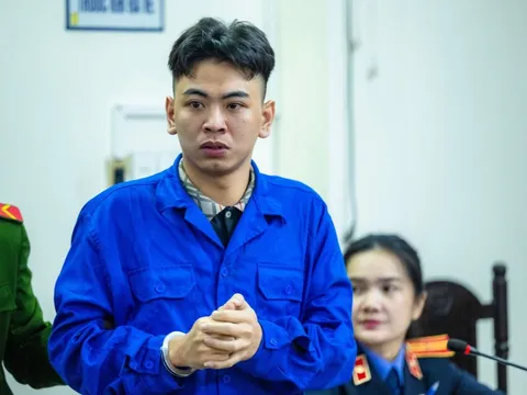 Những hình ảnh đầu tiên của "tổng tài" trong phiên tòa xét xử vụ hành hung nhân viên quán cà phê tại Hà Nội
