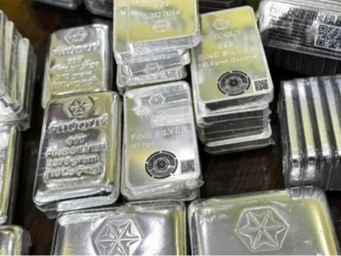 Chuyện gì đây: Quỹ bạc lớn nhất thế giới bán ra 500 tấn bạc trong 7 ngày