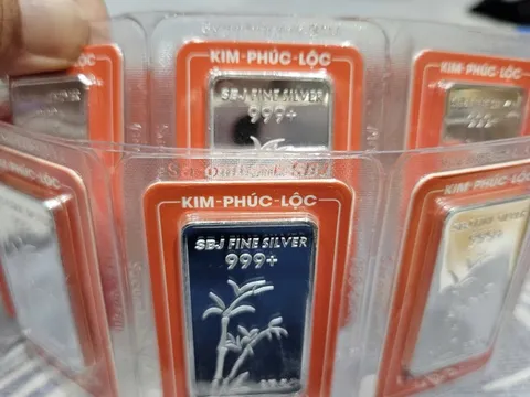 VIDEO: Chuyên gia nêu nguyên nhân giá bạc liên tục lập đỉnh