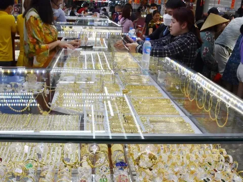 Giá vàng hôm nay 30-1: Giá vàng thế giới biến động gần 500 USD