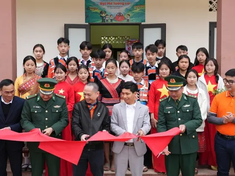 Bật Tết vùng biên: FPT Shop mang công nghệ đến gần hơn với học sinh Mường Lạn