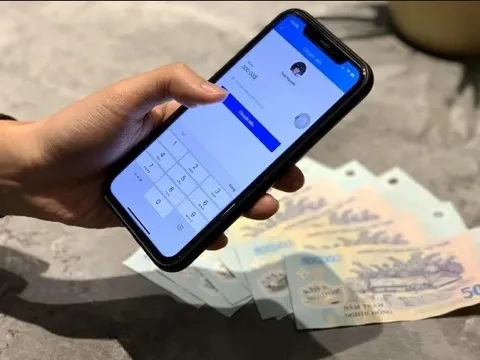 Bỗng dưng tài khoản nhận được tiền lạ: Đừng vội mừng, hãy làm ngay điều này để tránh rắc rối pháp lý