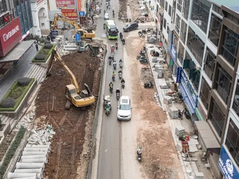 Đường gần 1km ở Hà Nội thi công ì ạch, hộ kinh doanh lo mất Tết