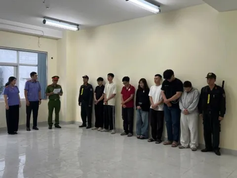 Khám xét khẩn cấp, bắt nhân viên cửa hàng Nguyễn Ngọc Quỳnh Như và nhiều người khác