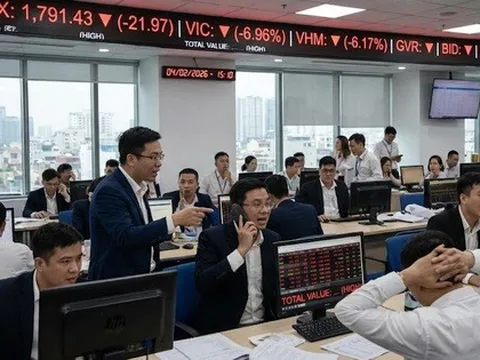 VN-Index lại thủng mốc 1.800 điểm, cổ phiếu thép Hòa Phát gây bất ngờ