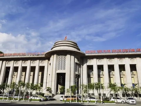 Lãi suất qua đêm LNH tăng vọt lên 17%, Ngân hàng Nhà nước triển khai gói hỗ trợ thanh khoản lớn kỷ lục