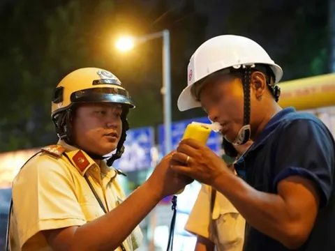 Sau khi uống rượu bia, đi bộ về nhà vẫn có thể bị phạt tiền?