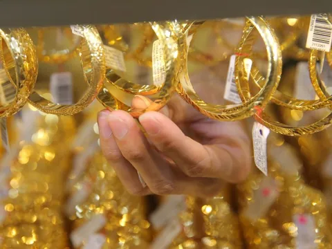 Sáng 6-2, giá vàng miếng SJC giảm thêm 4,2 triệu đồng/lượng