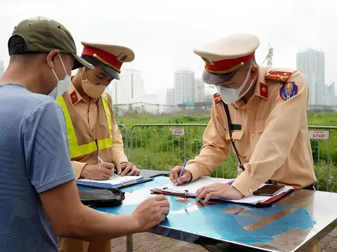 Không mang giấy phép lái xe bản gốc có bị phạt?