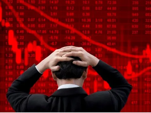 Khối ngoại thẳng tay bán ròng hơn 900 tỷ đồng phiên cuối tuần, "xả" mạnh một cổ phiếu ngân hàng