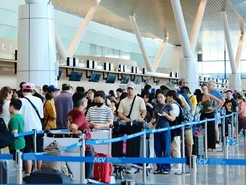 Sân bay Tân Sơn Nhất chính thức bước vào cao điểm Tết