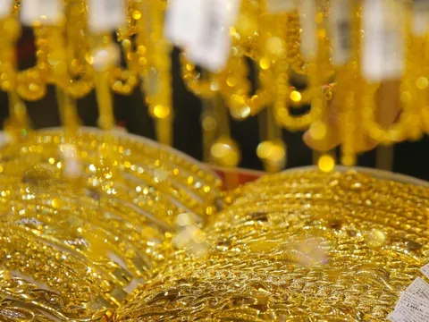 Giá vàng hôm nay 8-2: Đồng loạt dự báo tăng