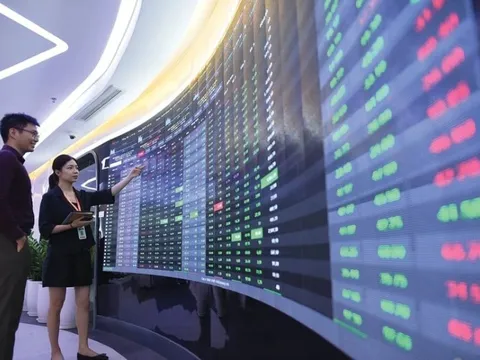 Chứng khoán trước nghỉ Tết: 'Chốt lời' gia tăng, dòng tiền suy yếu?