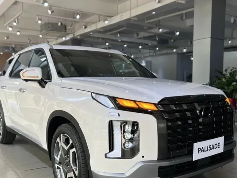 Loạt xe 7 chỗ 'đua' giảm giá dịp Tết