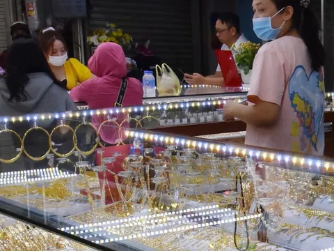 Giá vàng hôm nay 13-2: Giảm thẳng đứng