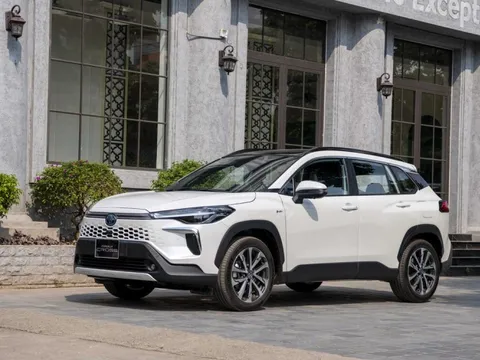 Top 5 xe hybrid bán chạy nhất 2025: Toyota chiếm lĩnh thị trường