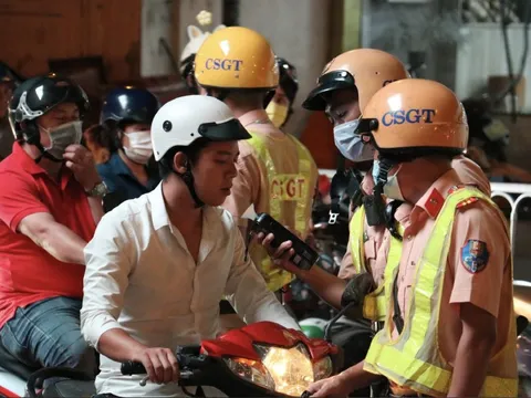 Chi tiết mức phạt nồng độ cồn dịp Tết 2026: "Kịch khung" lên đến 40 triệu đồng, bị trừ sạch điểm bằng lái