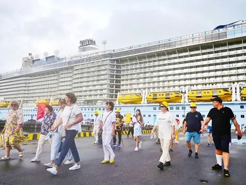 Du lịch giúp Huế rực rỡ trong mắt du khách