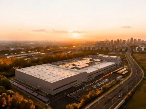 Vì sao một hãng xe lại xây trung tâm an toàn khổng lồ và tự phóng vệ tinh?