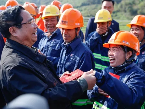 Thăm đại công trường dự án 25.000 tỷ, Thủ tướng biểu dương "vua đào hầm" VN, yêu cầu chốt ngày về đích