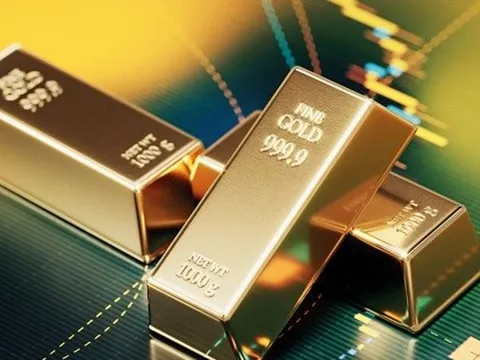 Vàng bật tăng mạnh cuối tuần, chuyên gia dự báo còn dư địa đi lên tuần tới