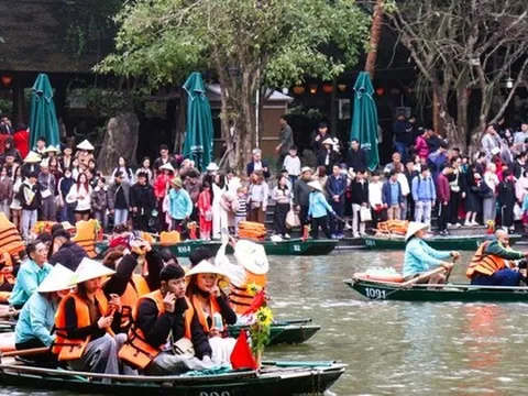 Du lịch Ninh Bình thăng tiến vượt bậc, đón lượng khách đứng thứ 2 cả nước