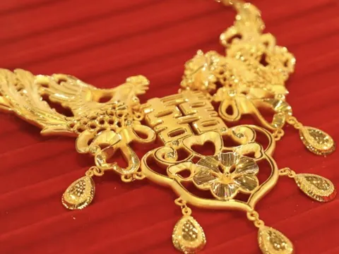 Tối 24-2, giá vàng "quay xe" rớt mạnh