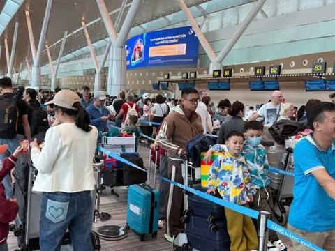 Sân bay Tân Sơn Nhất đón gần 1,4 triệu lượt khách dịp Tết Bính Ngọ