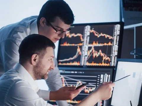 Khối ngoại giảm bán ròng phiên cuối tuần, vẫn "xả" hơn 400 tỷ đồng tại 2 mã Bluechips