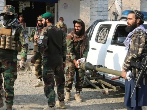 Chứng khoán Pakistan sụp đổ