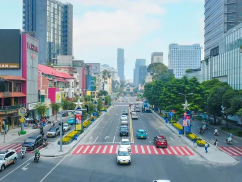 Chủ tịch TP.HCM yêu cầu chấm dứt tổ chức sự kiện tràn lan trên đường Lê Lợi