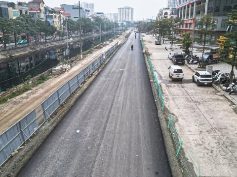 Diện mạo mới của đoạn đường từng chi chít ‘ổ voi, ổ gà’ ở Hà Nội