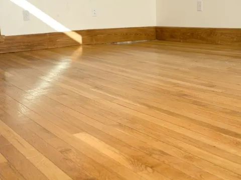 Lý do sàn gỗ mới lát đã bị phồng và cách xử lý