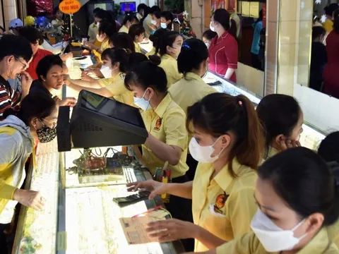 Giá vàng hôm nay, 5-3: Tiếp tục sụt giảm