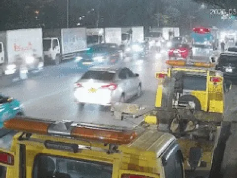 Ô tô tông liên hoàn trên phố ở Hà Nội, nhiều người bị thương: Tài xế qua lời kể của nhân chứng