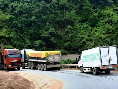 Thực hư cấm xe sơ mi rơ-moóc trên Quốc lộ 49