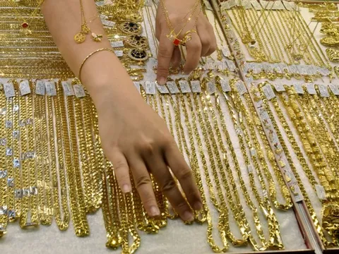 Giá vàng hôm nay, 6-3: Vàng thế giới giảm 113 USD