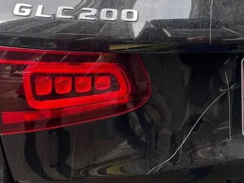 Vụ Mercedes bị đập gương, cào xước khi đỗ bên đường ở Hà Nội: Danh tính người phụ nữ vừa bị khởi tố