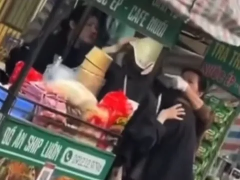 Công an Hà Nội điều tra vụ 2 cô gái tố bị hành hung sau tranh cãi tiền gửi xe