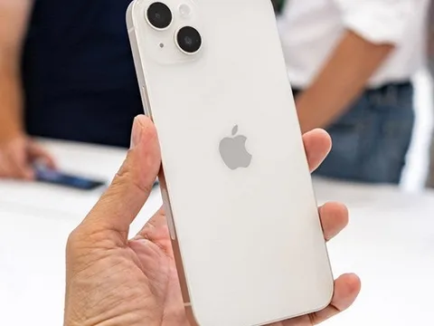 Chiếc iPhone giá rẻ, màn hình lớn, pin "trâu" hấp dẫn hơn iPhone 17e