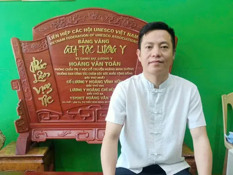 Nhân viên ngân hàng bỏ nghề thành "thần y" bán thuốc gia truyền 3 đời: Đầu tư hàng tỷ đồng quảng cáo để tiếp cận người già