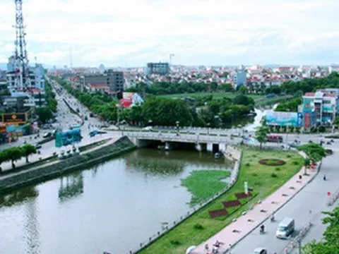 Tiếp tục sắp xếp đơn vị y tế, giáo dục... xây dựng vị trí việc làm "có vào có ra, có lên có xuống"