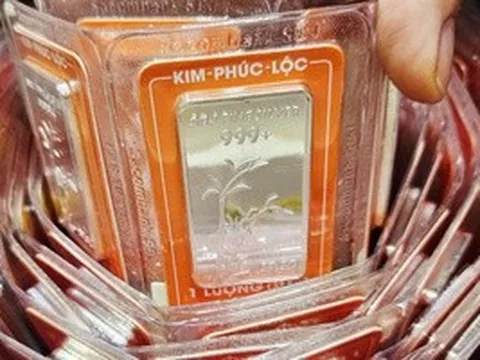 Giá bạc hôm nay 13-3: Rớt mạnh hơn vàng, bạc Phú Quý chỉ còn hơn 3 triệu đồng/lượng