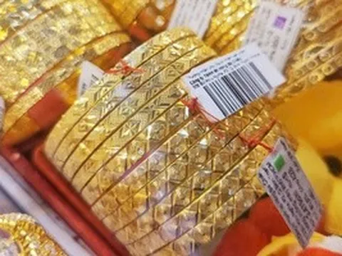 Sáng 17-3, giá vàng miếng SJC giảm trở lại, vẫn bỏ xa giá thế giới