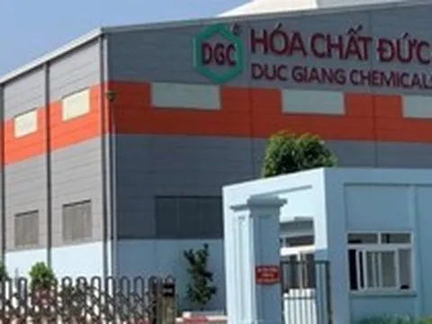 Hóa chất Đức Giang nêu 2 nguyên nhân khiến giá cổ phiếu lao dốc