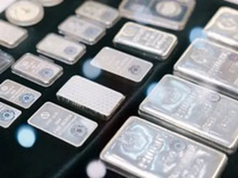 Ngược chiều giá dầu, giá bạc bật tăng mạnh