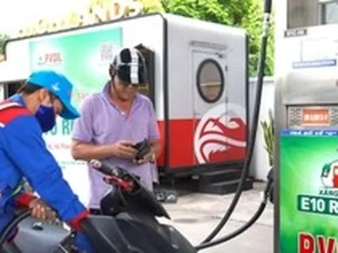 Bán xăng E10 trên toàn quốc trong tháng 4