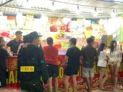 Ai là bị hại của nhóm dàn cảnh bốc thăm trúng thưởng ở hội chợ, liên hệ Công an gấp