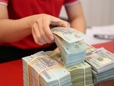 Vì sao các ngân hàng dồn dập tăng lãi suất huy động?